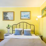 Convenient City Stay